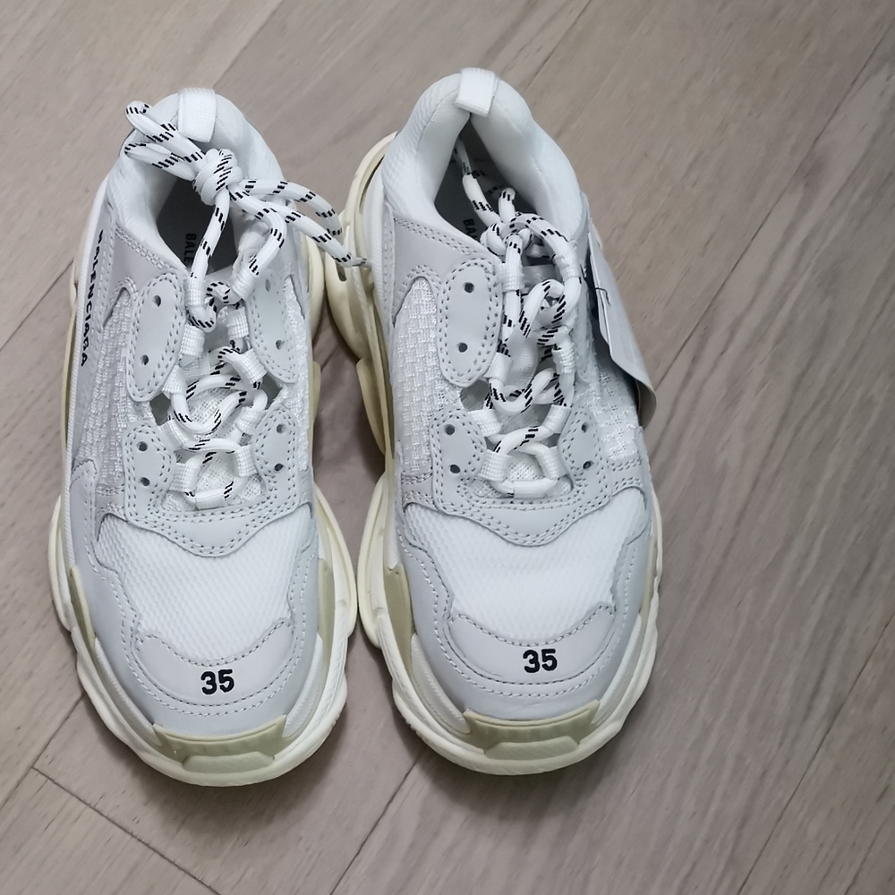 Brand New limited supply Balenciaga white sneakers